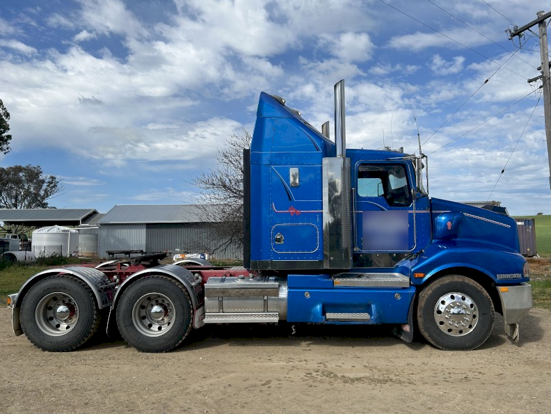 Kenworth T404 Prime Mover