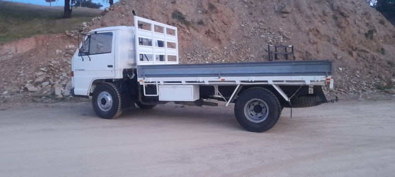 Isuzu NPR 400 Medium Tray Truck