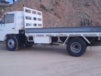 Isuzu NPR 400 Medium Tray Truck