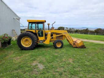 2004 Chamberlain 4280 Tractor