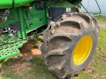 2011 John Deere 9670 STS 4WD Header with 635D Draper Front