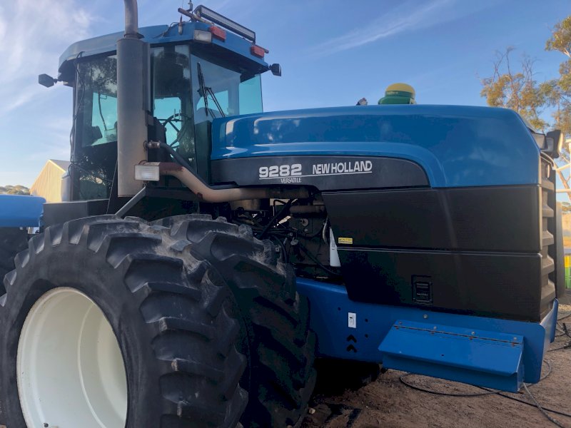 1999 New Holland 9282 Versatile Tractor