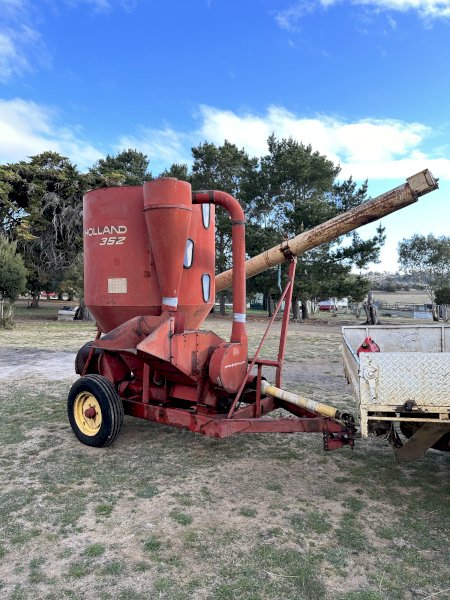 New Holland 352 Mixall Hammer Mill