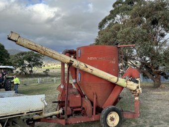 New Holland 352 Mixall Hammer Mill