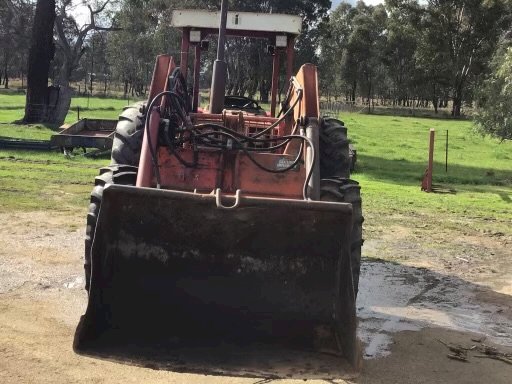 Case International 685 Tractor with FEL