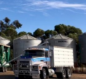1994 CHR Mack with tipper Tray
