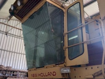 New Holland TR85 Header with Front and Trailer