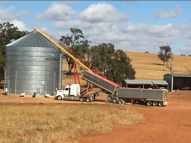 1999 Bryne A Trailer