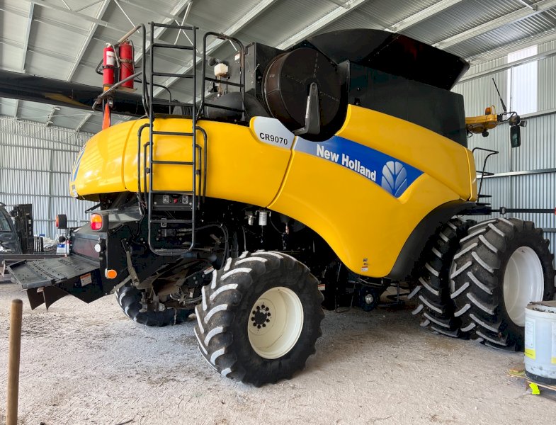 2009 New Holland CR9070 Header