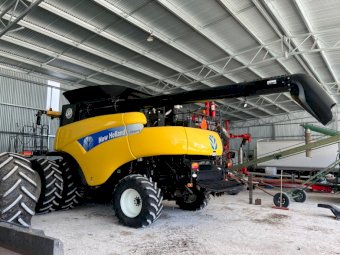 2009 New Holland CR9070 Header