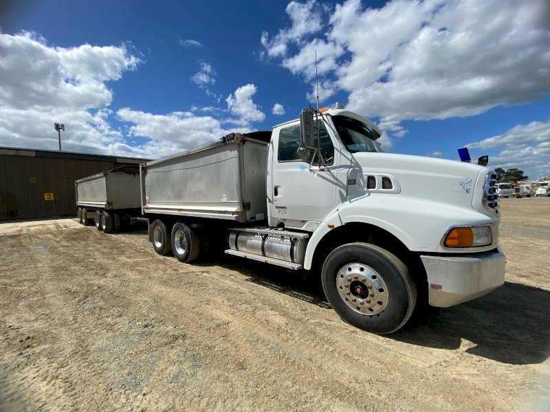 2002 Stirling LT9500 Truck & Quad Dog