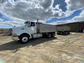 2002 Stirling LT9500 Truck & Quad Dog