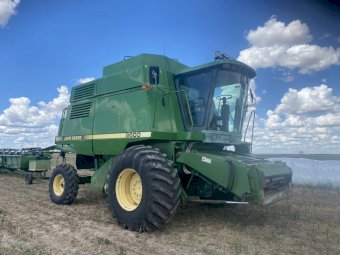 John Deere 9600 Header with 30' Tin Front and Trailer