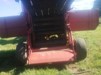 New Holland 654 Baler