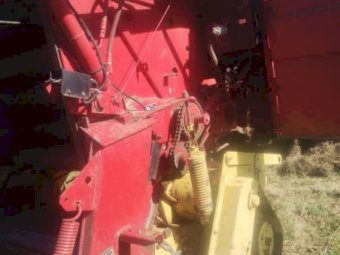 New Holland 654 Baler