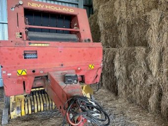 New Holland 650 Round Baler