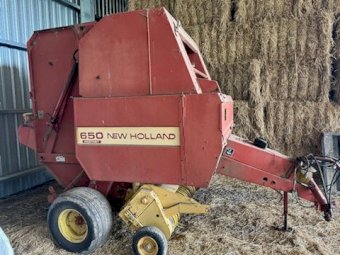 New Holland 650 Round Baler