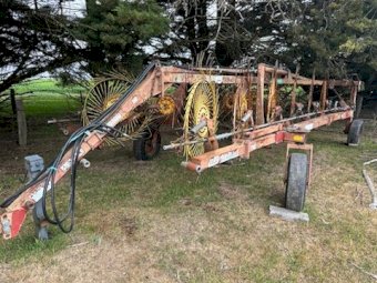 Silvan 12 Wheel V Rake