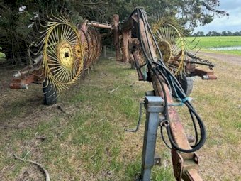 Silvan 12 Wheel V Rake