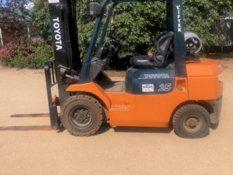 2002 Toyota 42-7FG25 Forklift