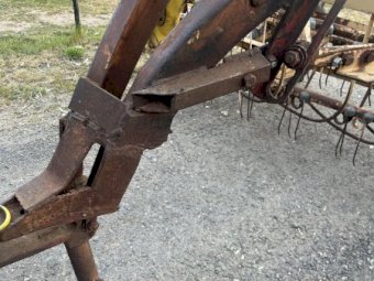 Under Auction - (A237) New Holland 56 Roller Bar Hay rake 