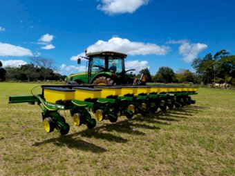John Deere 12 Row MaxEmerge Planter