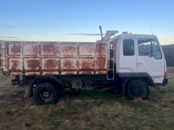 1989 Mitsubishi 9 tonne Tipper