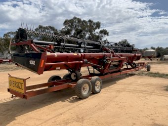 2001 Case IH - Macdon 1052 Pick Up Front