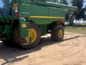 2011 John Deere 9770 Header with Fronts and Trailer