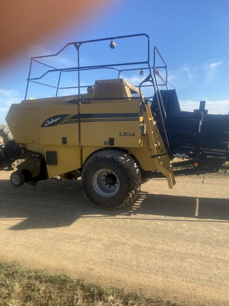 2005 Challenger LB34 Baler