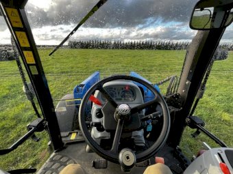 2010 New Holland T6020 Elite Tractor / Loader