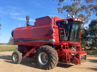 2000 Case IH 2388 Header with Front and Trailer