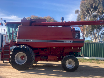 2000 Case IH 2388 Header with Front and Trailer