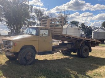 International D1710 Tipping Tray Truck