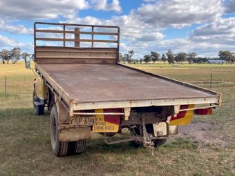 International D1710 Tipping Tray Truck