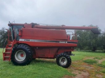 Case 2166 Header with 30Ft Front and Comb Trailer