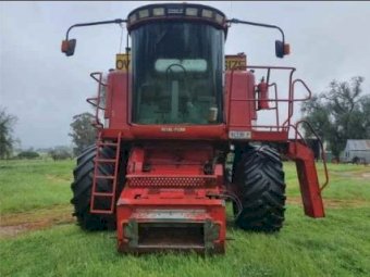 Case 2166 Header with 30Ft Front and Comb Trailer