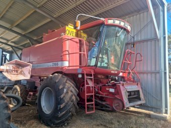Case 2166 Header with 30Ft Front and Comb Trailer