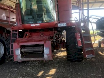 Case 2166 Header- 1010 25ft Front and Comb Trailer