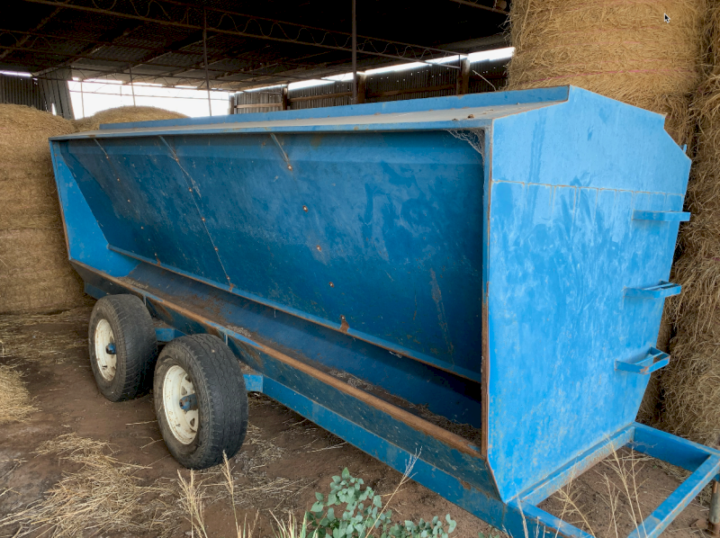 Finch Tandem Axle Cotton Seed Feeder