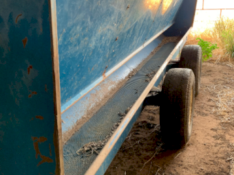 Finch Tandem Axle Cotton Seed Feeder