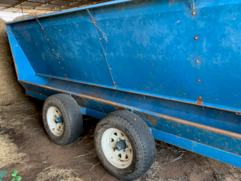 Finch Tandem Axle Cotton Seed Feeder
