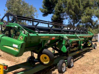 John Deere 936D Draper Front