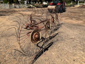 Three point linkage four wheel Rake