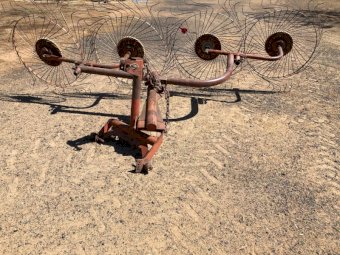 Three point linkage four wheel Rake