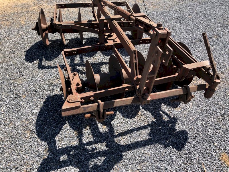 Three-point linkage 12 plate offset discs