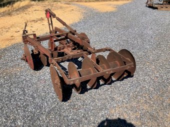 Three-point linkage 12 plate offset discs