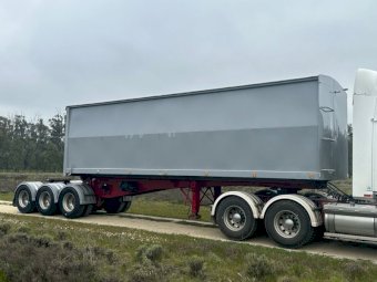 2006 JTB Lead Roll Back Chassis Tipper