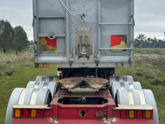 2006 JTB Lead Roll Back Chassis Tipper