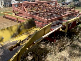 New Holland 568 Baler with Jadan Bale Grab and Accumulator